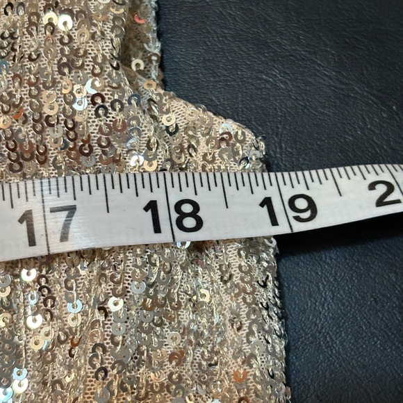 Maurices edgely Sequin Padded Shoulder Top NWT size M - Picture 5 of 13